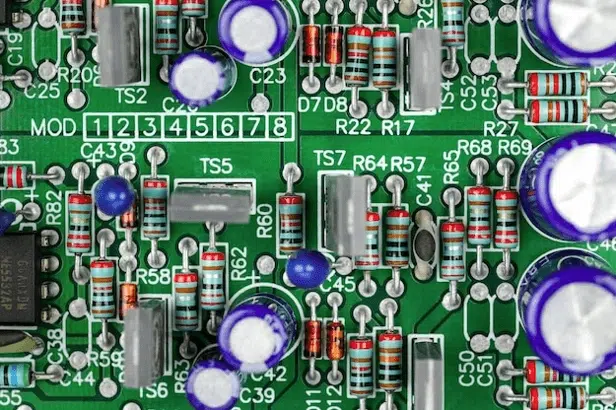 Reverse Engineering in Printed Circuit Boards (PCB)